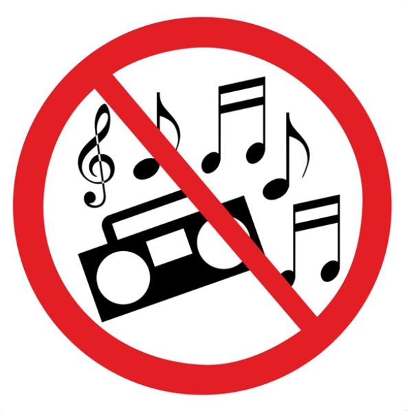 AFSPILLING AF MUSIK PÅ FIU’S UDENDØRSAREALER ER FORBUDT